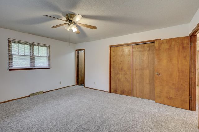 1302 Robertson Avenue, Carthage, MO 64836