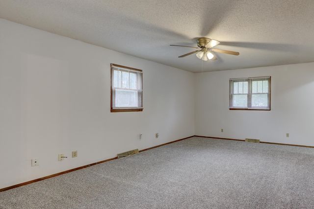 1302 Robertson Avenue, Carthage, MO 64836