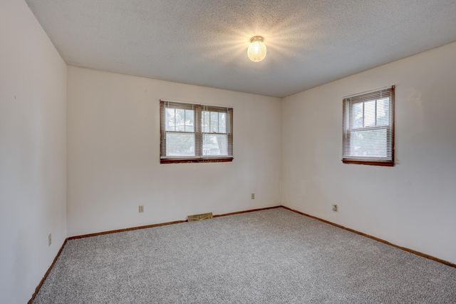 1302 Robertson Avenue, Carthage, MO 64836