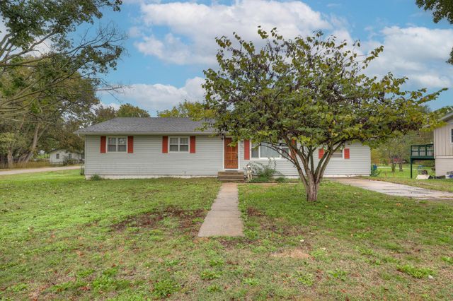 1302 Robertson Avenue, Carthage, MO 64836