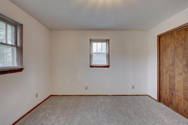 1302 Robertson Avenue, Carthage, MO 64836