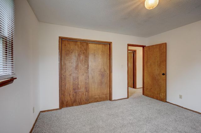 1302 Robertson Avenue, Carthage, MO 64836