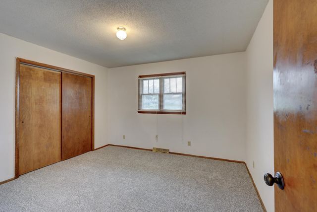 1302 Robertson Avenue, Carthage, MO 64836