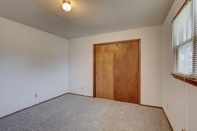 1302 Robertson Avenue, Carthage, MO 64836