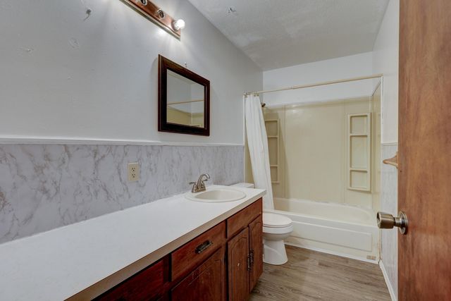 1302 Robertson Avenue, Carthage, MO 64836