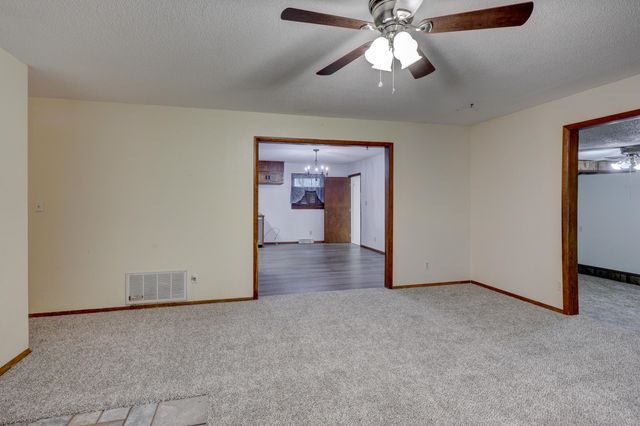 1302 Robertson Avenue, Carthage, MO 64836