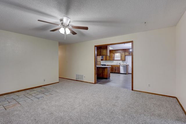 1302 Robertson Avenue, Carthage, MO 64836