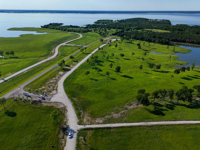 352 Lakeshore Lane, Windom, TX 75492