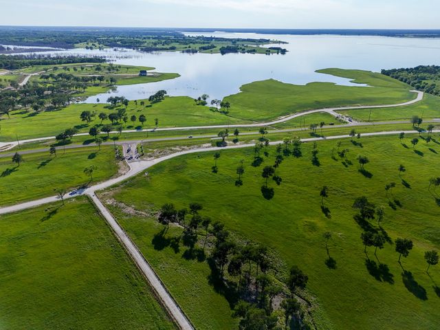 352 Lakeshore Lane, Windom, TX 75492