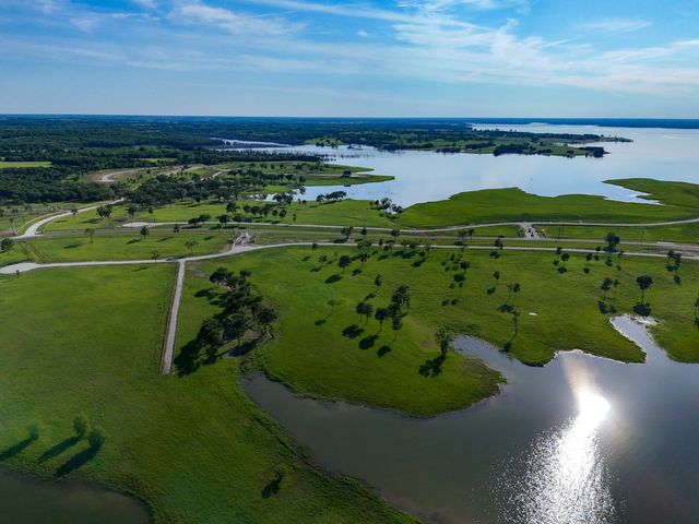 352 Lakeshore Lane, Windom, TX 75492