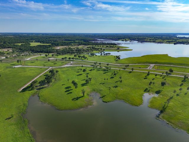 352 Lakeshore Lane, Windom, TX 75492
