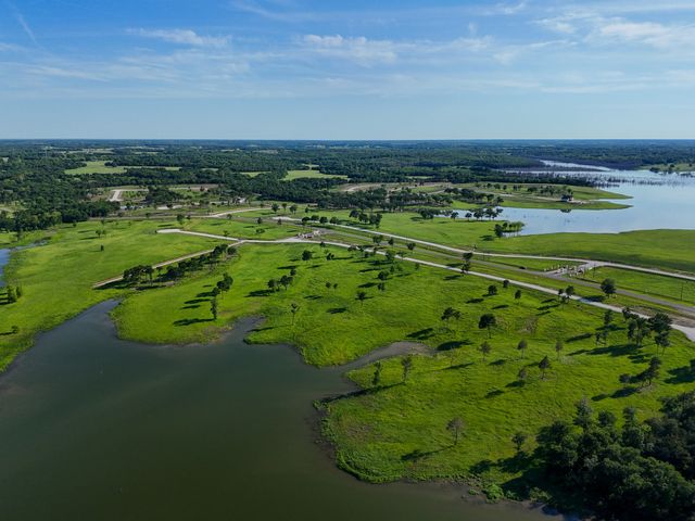 352 Lakeshore Lane, Windom, TX 75492
