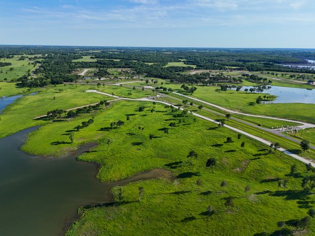 352 Lakeshore Lane, Windom, TX 75492