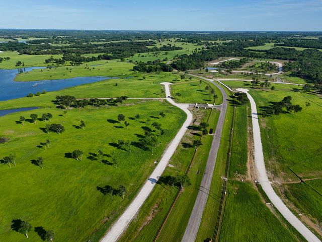 352 Lakeshore Lane, Windom, TX 75492