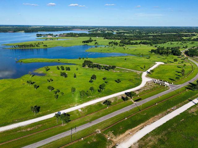 352 Lakeshore Lane, Windom, TX 75492