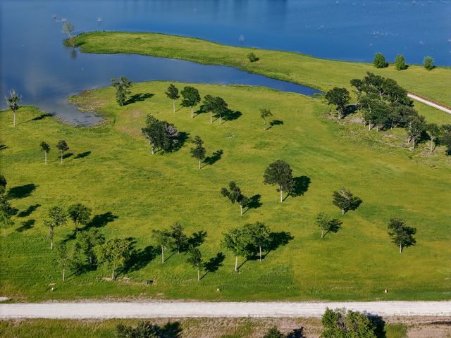 352 Lakeshore Lane, Windom, TX 75492