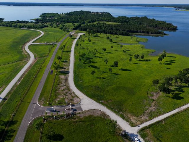 352 Lakeshore Lane, Windom, TX 75492