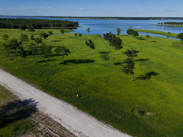 352 Lakeshore Lane, Windom, TX 75492