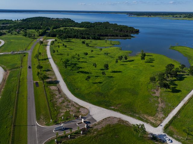 352 Lakeshore Lane, Windom, TX 75492