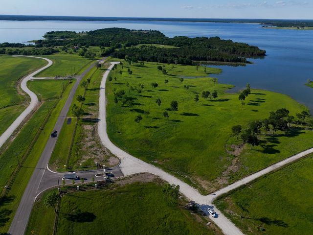 352 Lakeshore Lane, Windom, TX 75492