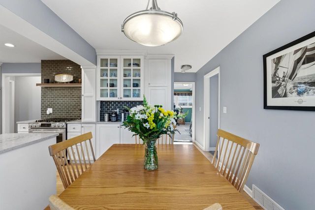 514 E Community PLACE, Milwaukee, WI 53217