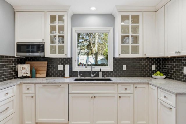 514 E Community PLACE, Milwaukee, WI 53217
