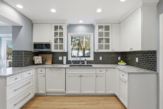 514 E Community PLACE, Milwaukee, WI 53217