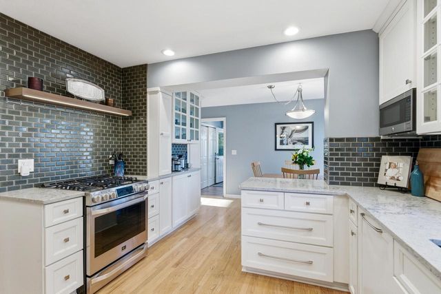 514 E Community PLACE, Milwaukee, WI 53217