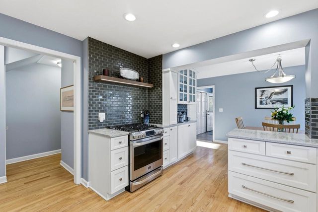 514 E Community PLACE, Milwaukee, WI 53217