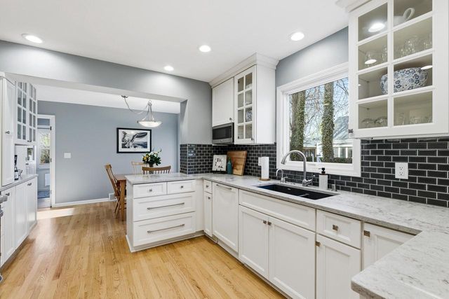 514 E Community PLACE, Milwaukee, WI 53217