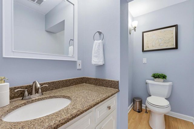 514 E Community PLACE, Milwaukee, WI 53217