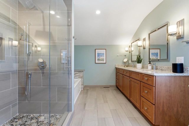 514 E Community PLACE, Milwaukee, WI 53217