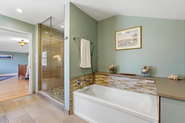 514 E Community PLACE, Milwaukee, WI 53217
