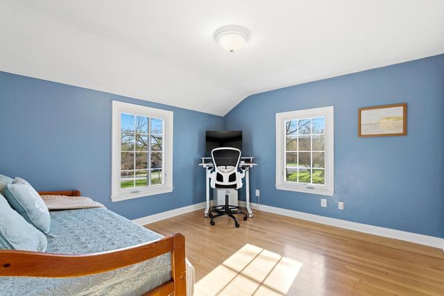 514 E Community PLACE, Milwaukee, WI 53217