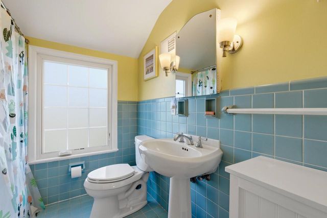 514 E Community PLACE, Milwaukee, WI 53217