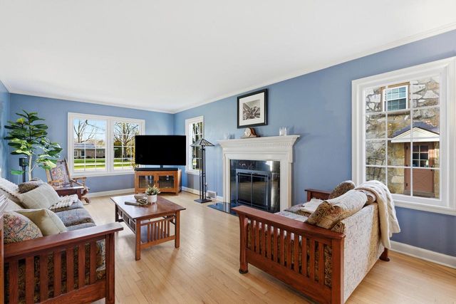 514 E Community PLACE, Milwaukee, WI 53217
