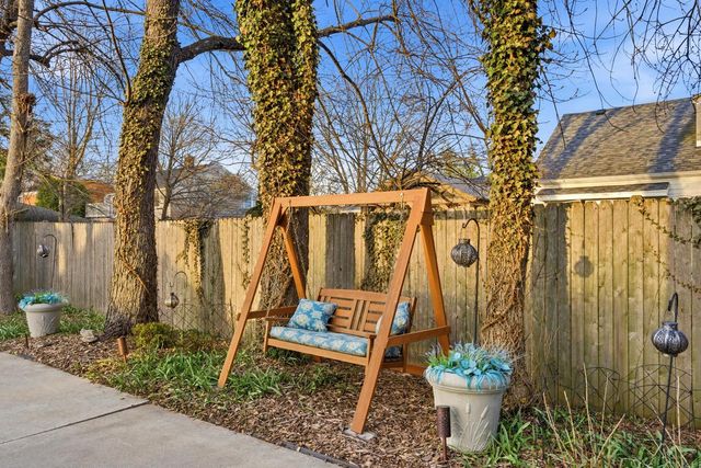 514 E Community PLACE, Milwaukee, WI 53217
