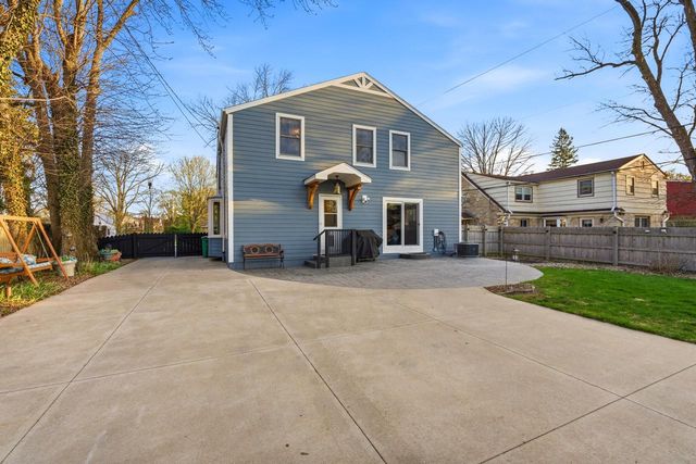 514 E Community PLACE, Milwaukee, WI 53217