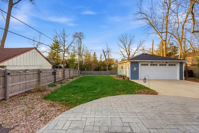 514 E Community PLACE, Milwaukee, WI 53217