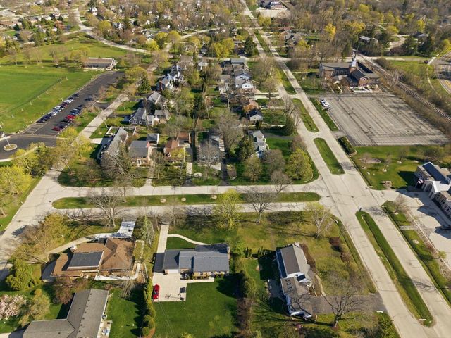 514 E Community PLACE, Milwaukee, WI 53217