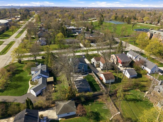 514 E Community PLACE, Milwaukee, WI 53217