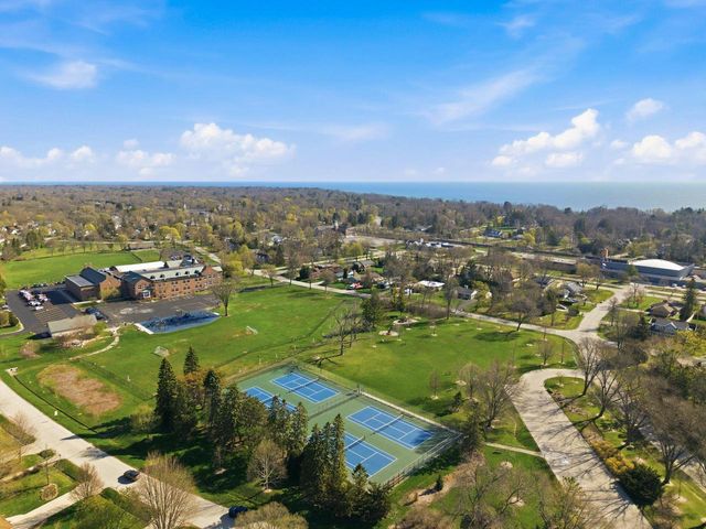 514 E Community PLACE, Milwaukee, WI 53217