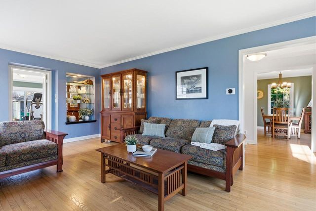 514 E Community PLACE, Milwaukee, WI 53217