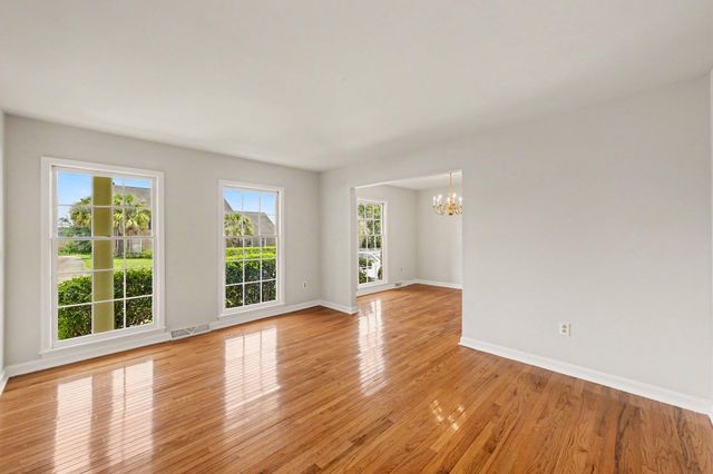 1035 Dominion Drive, Hanahan, SC 29410