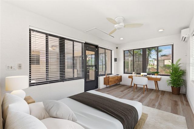 561 MEANDERING WAY, Polk City, FL 33868