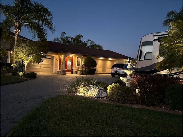 561 MEANDERING WAY, Polk City, FL 33868