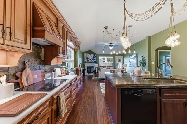 9207 Pioneer Forest DR, Austin, TX 78744