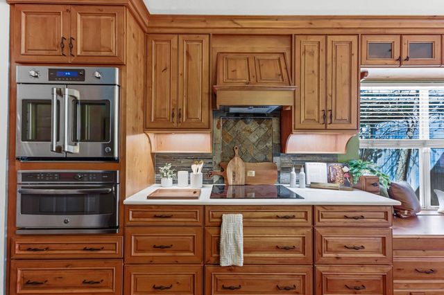 9207 Pioneer Forest DR, Austin, TX 78744