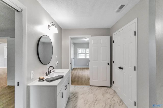 240 Victory Lane, Huntsville, AL 35811