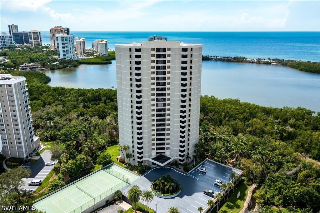 5555 Heron Point Drive 101, Naples, FL 34108